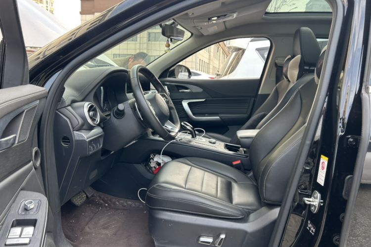 Used Wey VV5 2021 1.5T Two-Wheel Drive Color Pioneer
