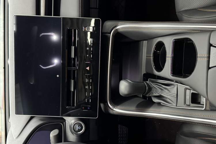 Used Toyota Avalon 2024 Dual-Motor 2.0L Luxury Edition