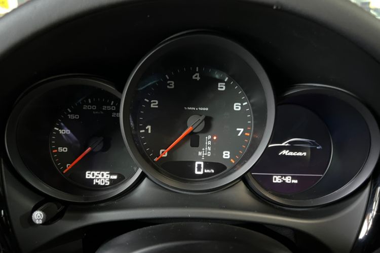 Used Porsche Macan 2021 Macan 2.0T Odometer Close Up