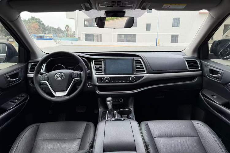 Used Toyota Highlander 2018 2.0T Four-Wheel Drive Luxury Edition 7 Seats China V Emission Standard
