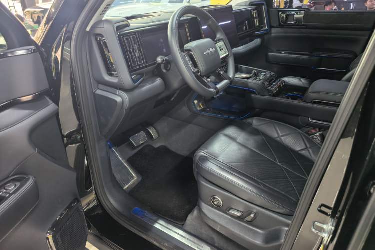 Used Formula Leopard 5 2023 Navigator Edition
