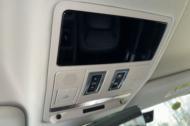 Used Land Rover Defender 2023 Facelift 90 3.0T P400 XS Interior 4