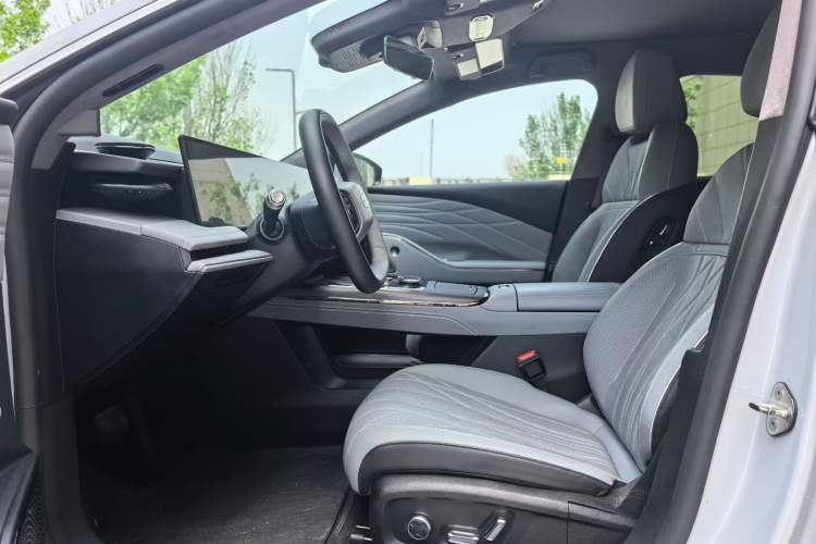 Used Geely Galaxy E8 2025 700 km Long-Range Intelligent Driving Version