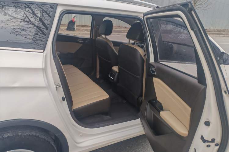 Used Baojun 310W 2017 1.5L Manual Fashion Model China V