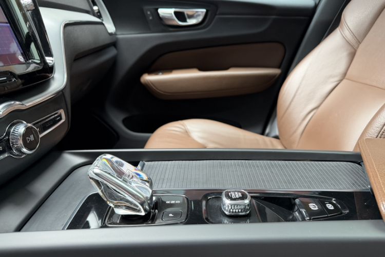 Used Volvo XC60 2022 B5 4x4 Zhiyi Luxury Edition
