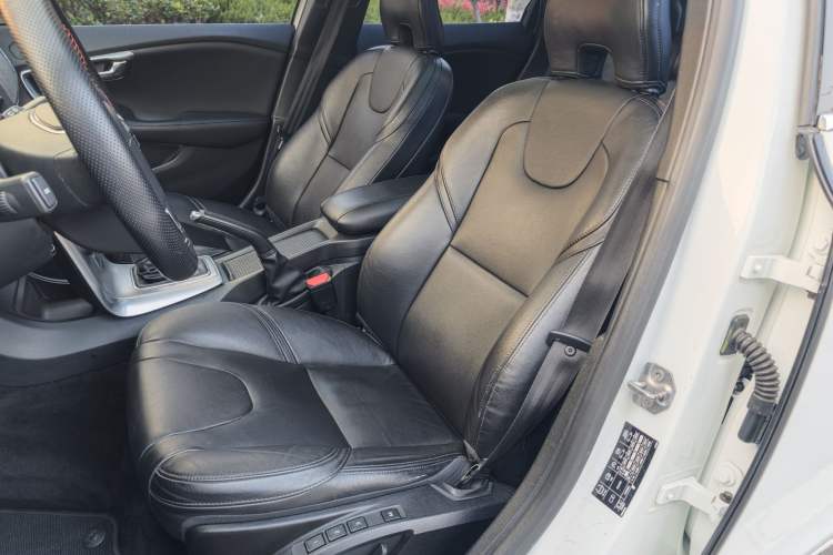 Used Volvo V40 2018 T3 Zhiya Edition
