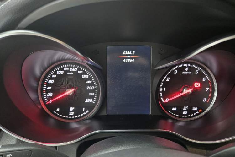 Used Mercedes-Benz GLC 2018 Facelift GLC 260 4MATIC Luxury Edition
