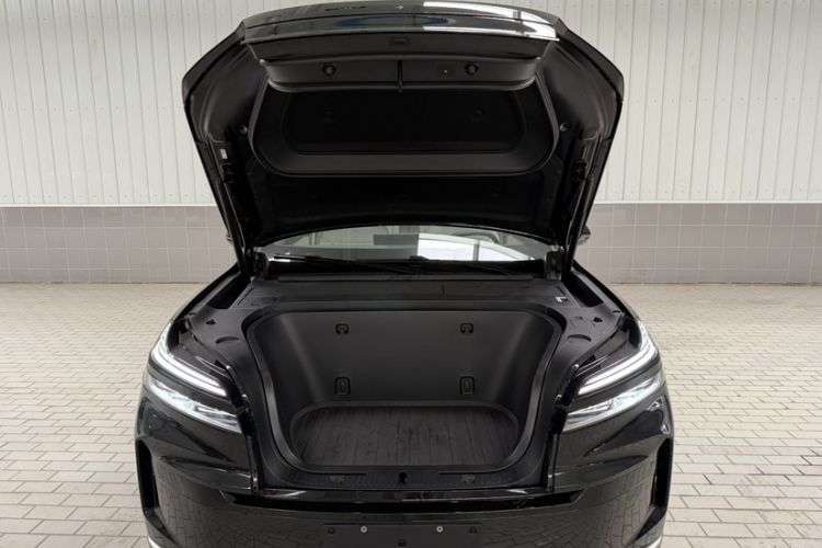 Used ONVO Luxeed L90 2025 Model—Ultra Six-Seater Version
