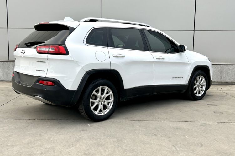 Used Jeep Cherokee 2017 2.0L Superior Edition