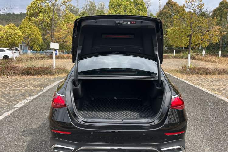 Used Mercedes-Benz E-Class 2024 Facelift E 300 L Fashion Sport Edition
