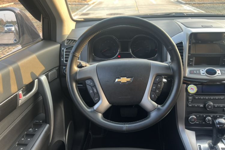 Used Chevrolet Captiva 2015 2.4L 4x4 Flagship Edition 7-Seater
