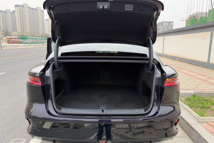 Used VOYAH PASSION 2024 PHEV Four-Wheel Drive Ultra-Long Range Flagship Model
