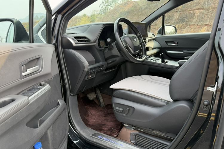 Used Toyota Sienna 2021 2.5L Hybrid Premium Edition