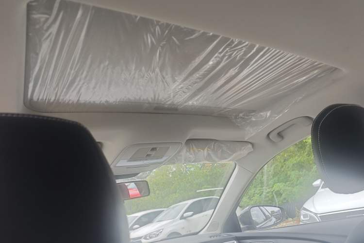 Used Roewe i5 2020 1.5L Automatic 4G Connect Luxury Flagship Edition
