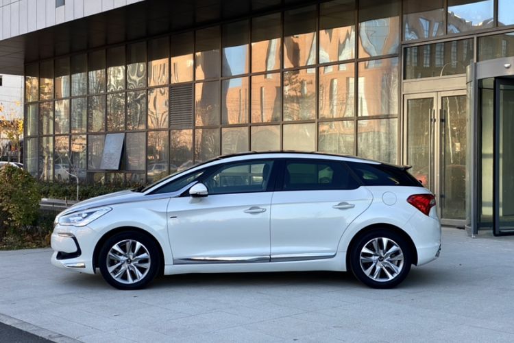 Used DS 5 2015 1.6T Luxury Edition THP160