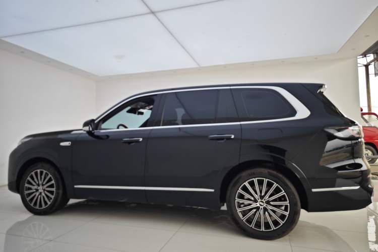 Used Geely Galaxy M9 2025 Model 100km Two-Wheel-Drive Smart Navigation Edition
