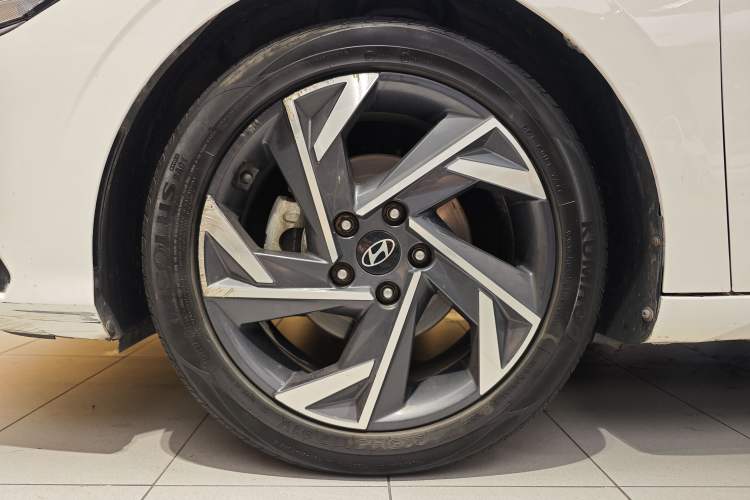 Used Hyundai Elantra 2023 1.5L CVT LUX Prestige Edition Exterior 2