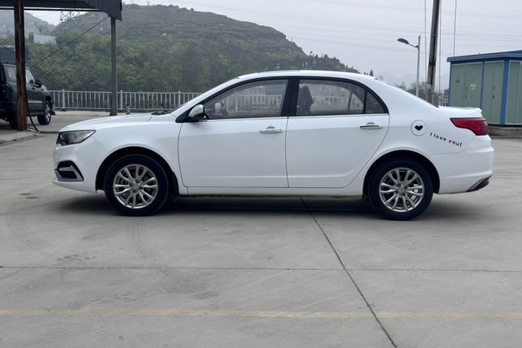 Used Geely Auto Vision 2019 Upgraded Model 1.5L Manual Luxury Version China VI Standard Exterior 3