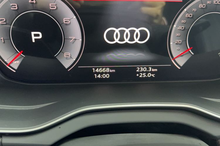 Used Audi Q5L 2024 40 TFSI Luxury Dynamic Edition Odometer Close Up