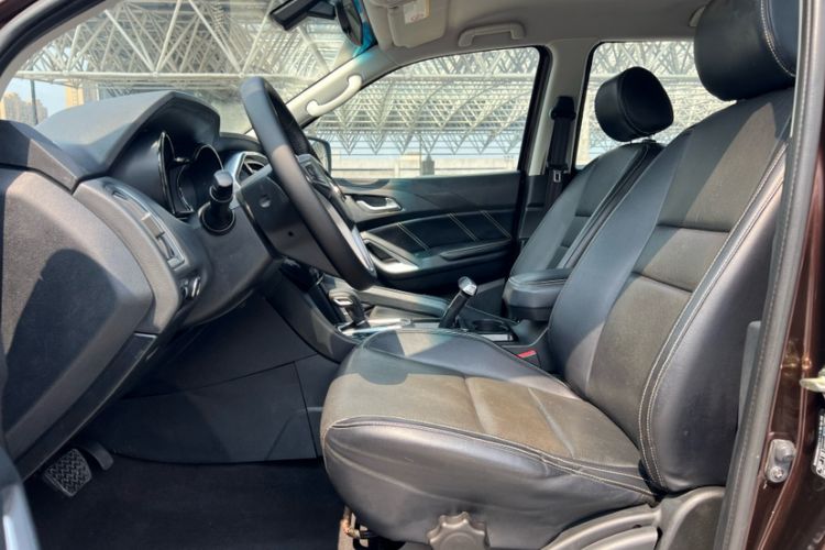 Used JMC Yusheng S350 2016 2.0T Automatic All-Wheel Drive Gasoline Luxury Edition 5 Seats Interior 3