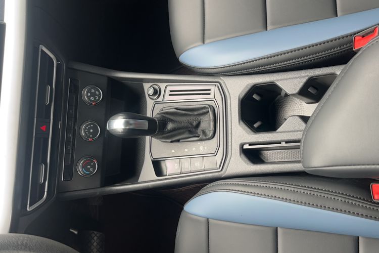 Used Volkswagen Lavida 2024 1.5L Automatic DeYi Edition Gear Lever