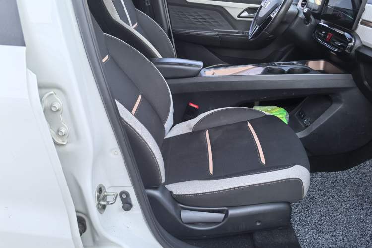 Used SOL E10X 2021 302 km Range Luxury Version 31.4 kWh