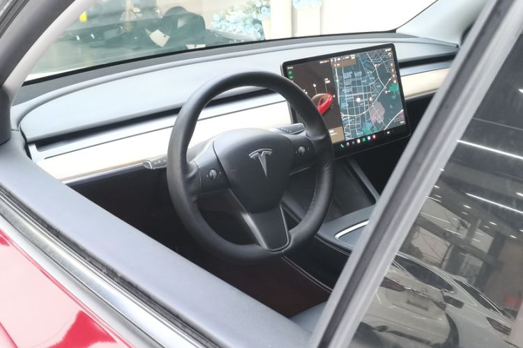 Used Tesla Model Y 2021 Long-Range All-Wheel-Drive Version Interior 2