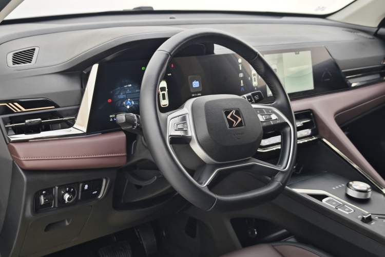 Used SOL X8 PLUS 2023 1.5 TGDI DCT Smart Edition 7-Seater