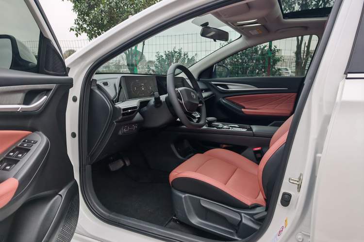 Used Changan Eado 2025 PLUS 1.4T Dual-Clutch High-Energy Version
