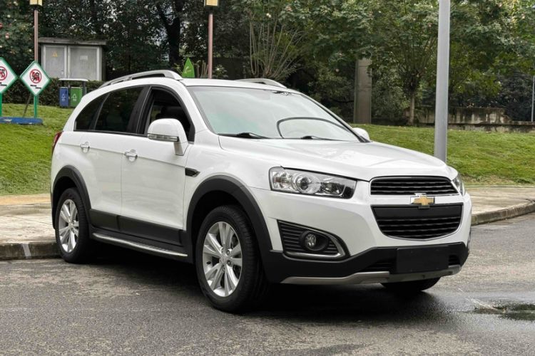 Used Chevrolet Captiva 2015 2.4L 4x4 Flagship Edition 7-Seater
