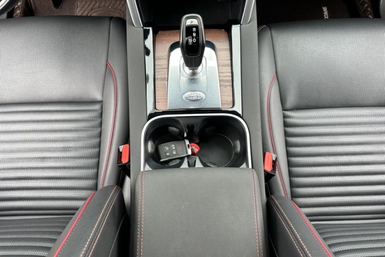 Used Land Rover Discovery Sport 2020 249 PS R-Dynamic Performance Edition Interior 7