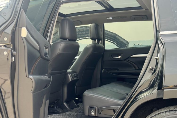 Used Toyota Highlander 2018 2.0T Four-Wheel Drive Prestige Version 7 Seats China VI Standard
