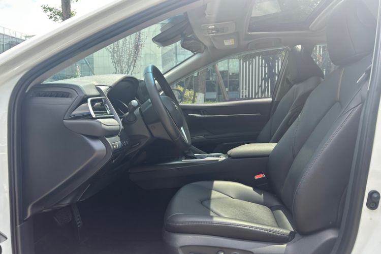 Used Toyota Camry 2023 2.0G Luxury Edition Interior 2