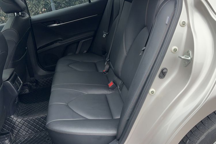 Used Toyota Camry 2021 2.0G Luxury Edition
