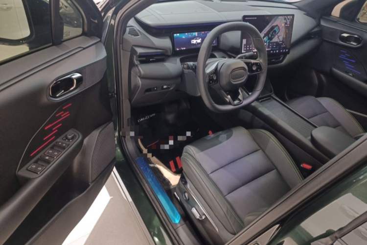 Used Lynk & Co 06 EM-P 2023 EM-P 126 Long-Range Halo Interior 3