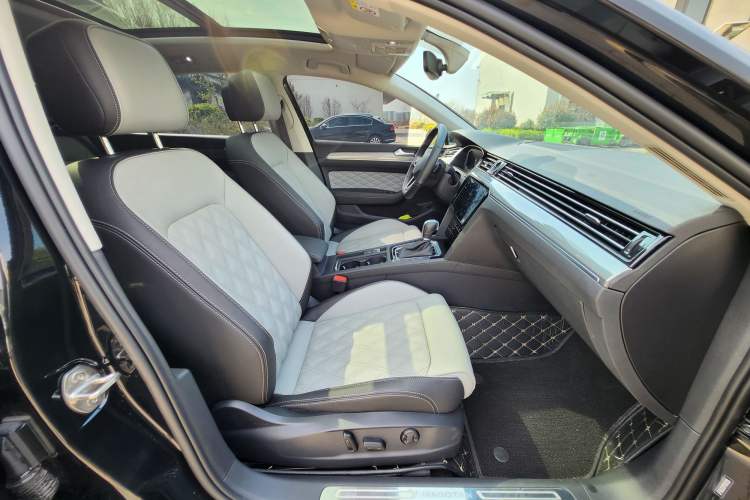 Used Volkswagen Magotan 2023 2 Million Units Limited Edition 330TSI DSG Leading Version Interior 9