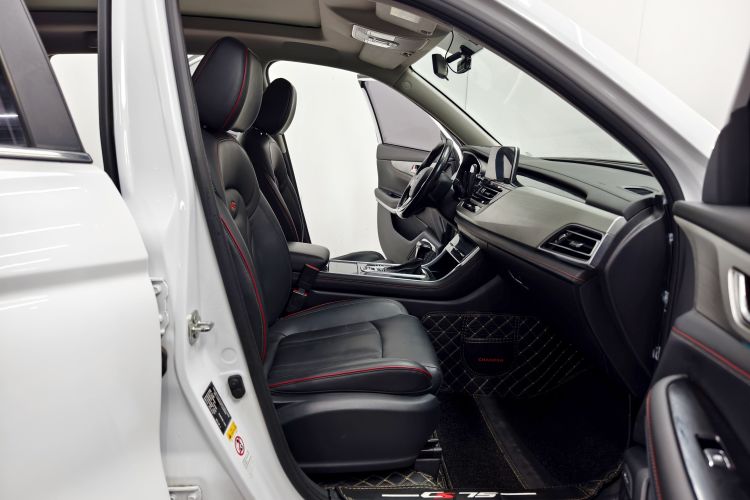 Used CHANGAN CS75 2018 280T Automatic Smart Edition China V-standard Interior 8