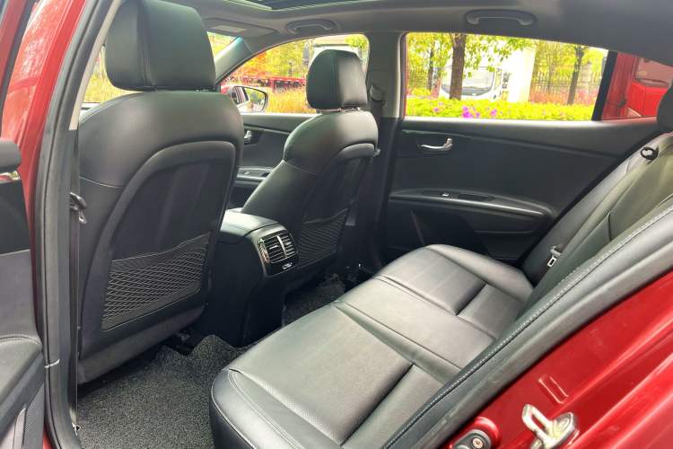 Used Kia K4 2014 1.8L Automatic DLX Interior 3