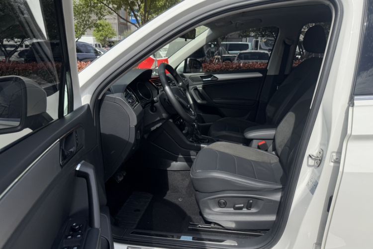 Used Volkswagen Tiguan L 2021 330TSI Automatic Two-Wheel Drive Smart Edition Left Front Seat