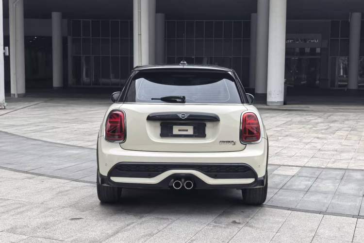 Used MINI MINI 2022 2.0T COOPER S Classic Edition Five-Door Version
