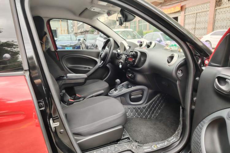 Used smart forfour 2018 1.0L 52 kW Dynamic Edition