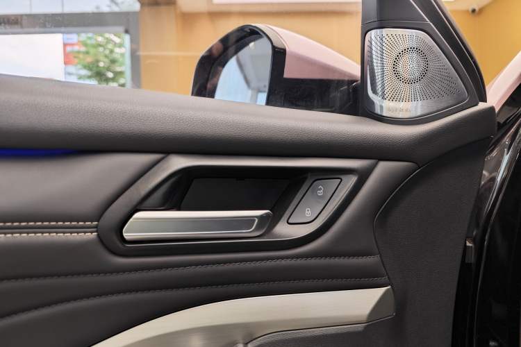 Used Wey VV6 2021 2.0T Two-Wheel Drive Smart Plus Interior 4