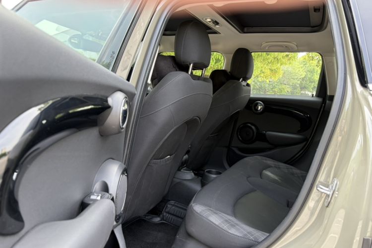 Used MINI 2018 1.5T COOPER Classic Edition Five-Door Version Interior 2