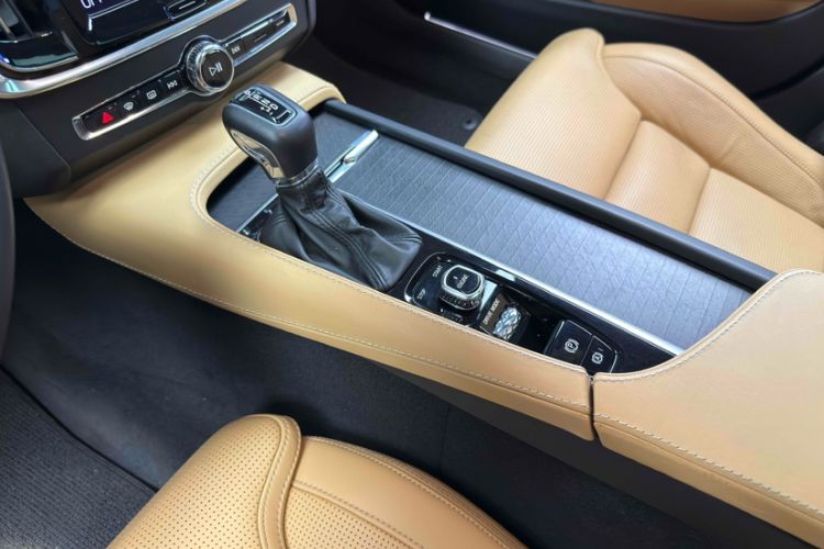 Used Volvo V90 2017 Cross Country T5 AWD Prestige Edition