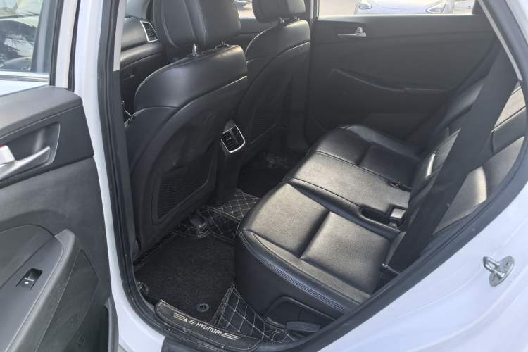 Used Hyundai Tucson 2018 1.6T Dual-Clutch Two-Wheel Drive 15th Anniversary Special Edition
