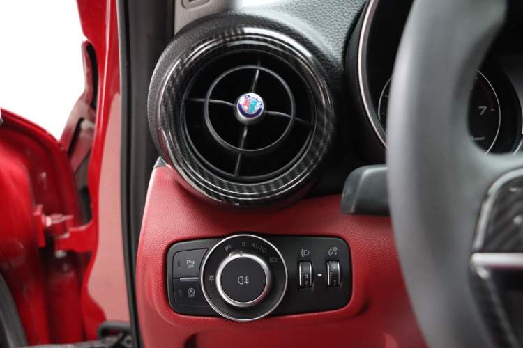 Used Alfa Romeo Giulia 2017 2.0T 200HP Luxury Edition