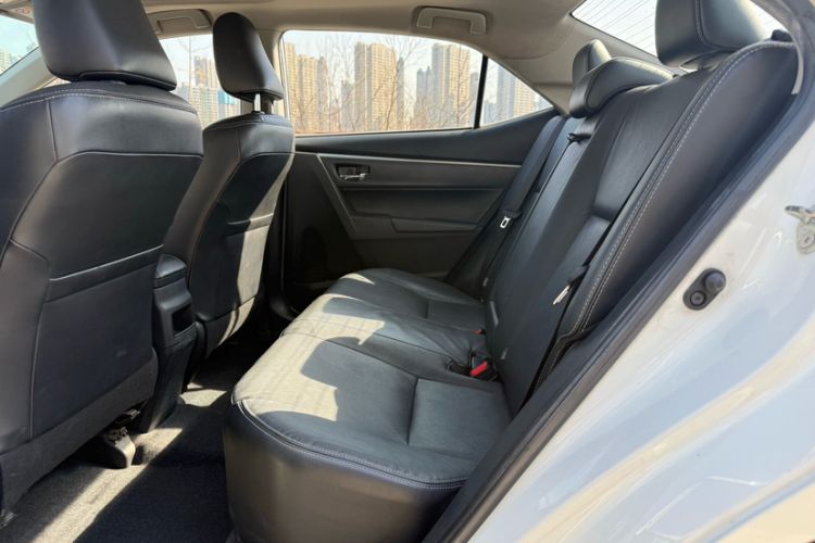 Used Toyota Corolla 2014 1.6L CVT GL-i Leather Edition Interior 4