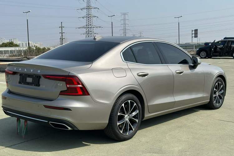 Used Volvo S60 2021 T4 Zhiyi Luxury Edition
