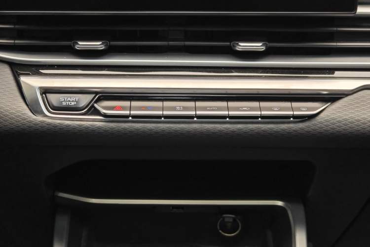 Used Geely Auto Emgrand 2023 4th Generation Champion Edition 1.5L CVT Prestige Model Audio And AC Panel