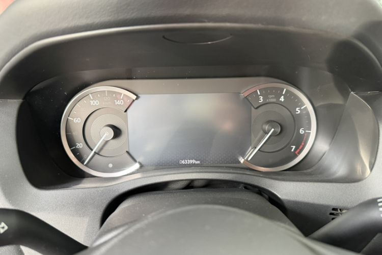 Used Jaguar XEL 2020 2.0T 200 PS R-DYNAMIC S Advanced Sport Edition Odometer Close Up